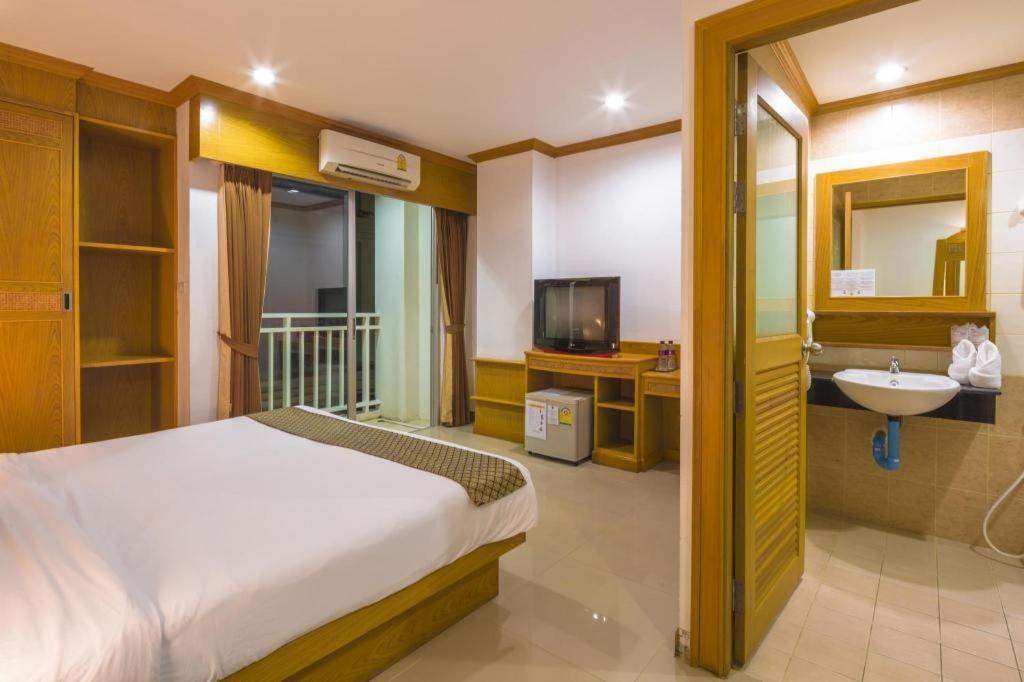 Azure Phuket Hotel Patong Exterior foto